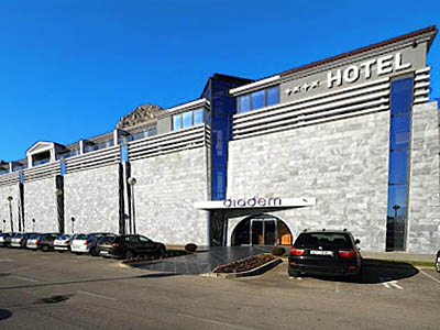 Hotel Diadem, Omi